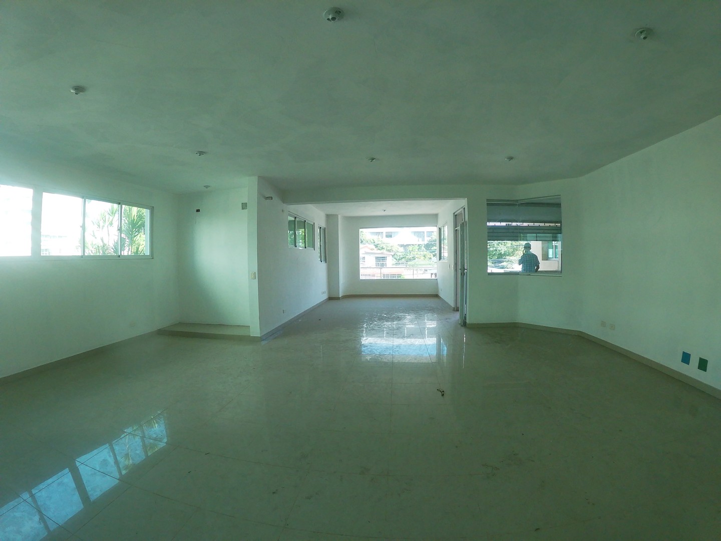 oficinas y locales comerciales - Alquilo local 326 mts 2do piso en el vergel próximo al canal 11 2