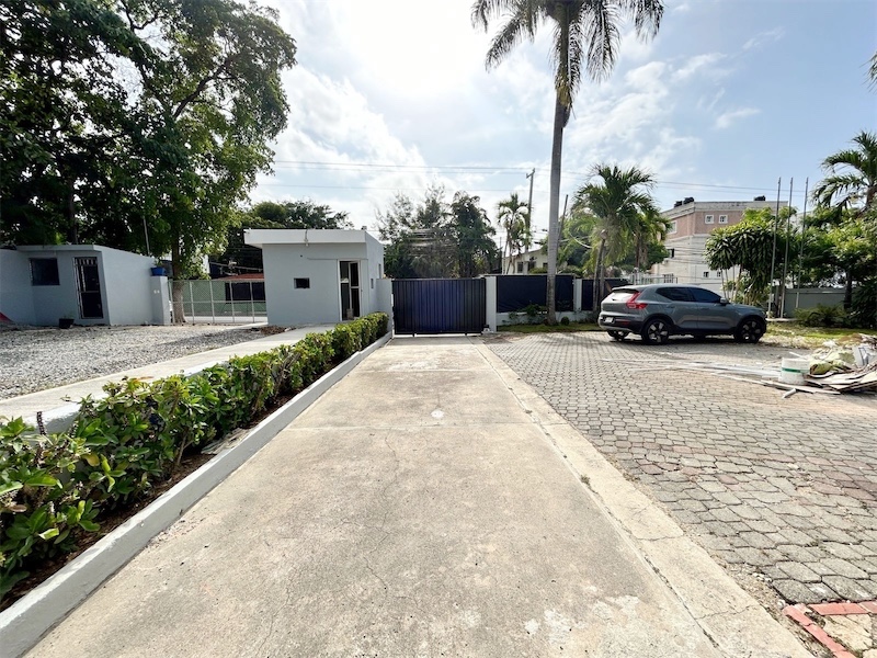 oficinas y locales comerciales - Local gazcue 1500 metros 1