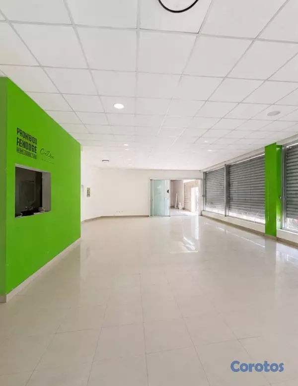 oficinas y locales comerciales - Plaza comercial en la Autopista Duarte  6