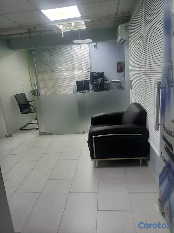oficinas y locales comerciales - ALQUILO LOCAL EN PLAZA COMERCIAL 4