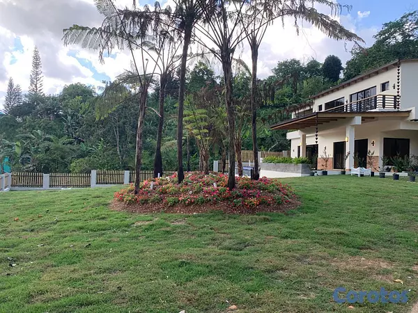 casas - Villa Exclusiva en La Colonia | Vive Rodeado de Na 16
