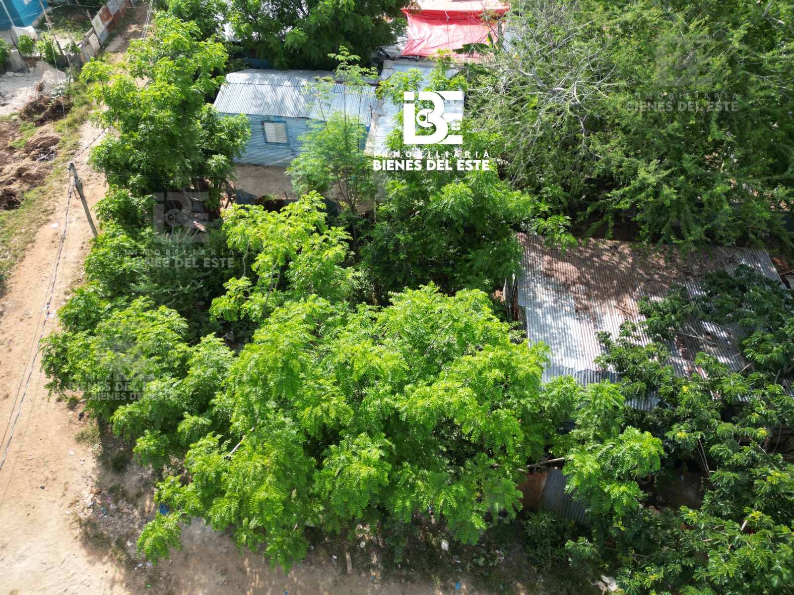 solares y terrenos - Se Vende solar de esquina con 143 metros. 4