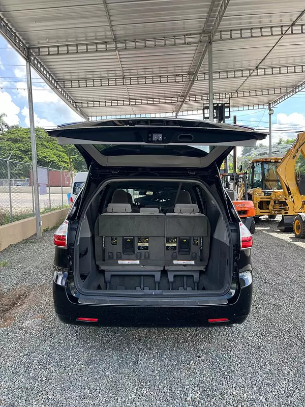 jeepetas y camionetas - Toyota sienna 2017 5