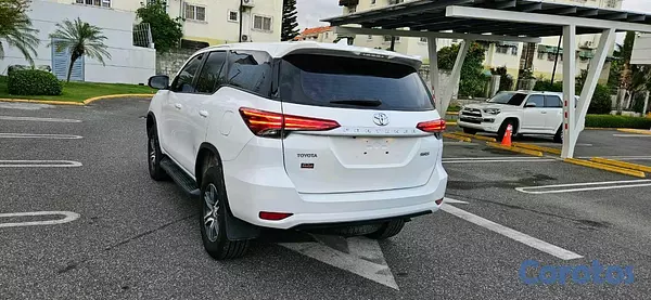 jeepetas y camionetas - Toyota fortuner 2018  6