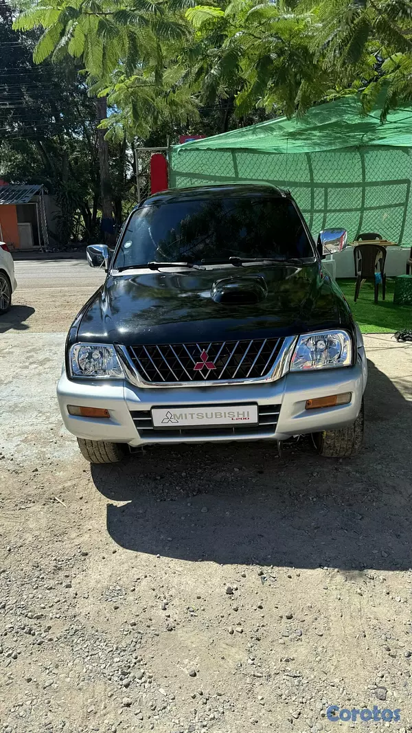 jeepetas y camionetas - Mitsubishi L 200  10