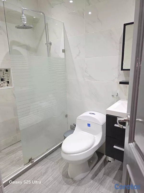 apartamentos - URBANIZACION REAL Apto. Clásico remodelado en nivel alto, excelente Distribución 6