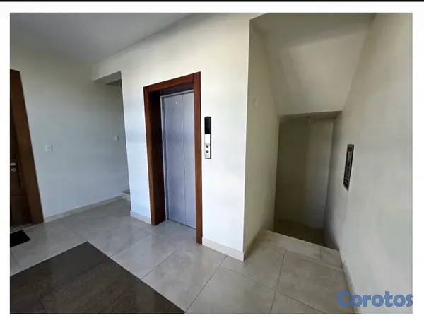 apartamentos - Se vende amplio apartamento 2do nivel, zona céntrica y de fácil acceso.  2