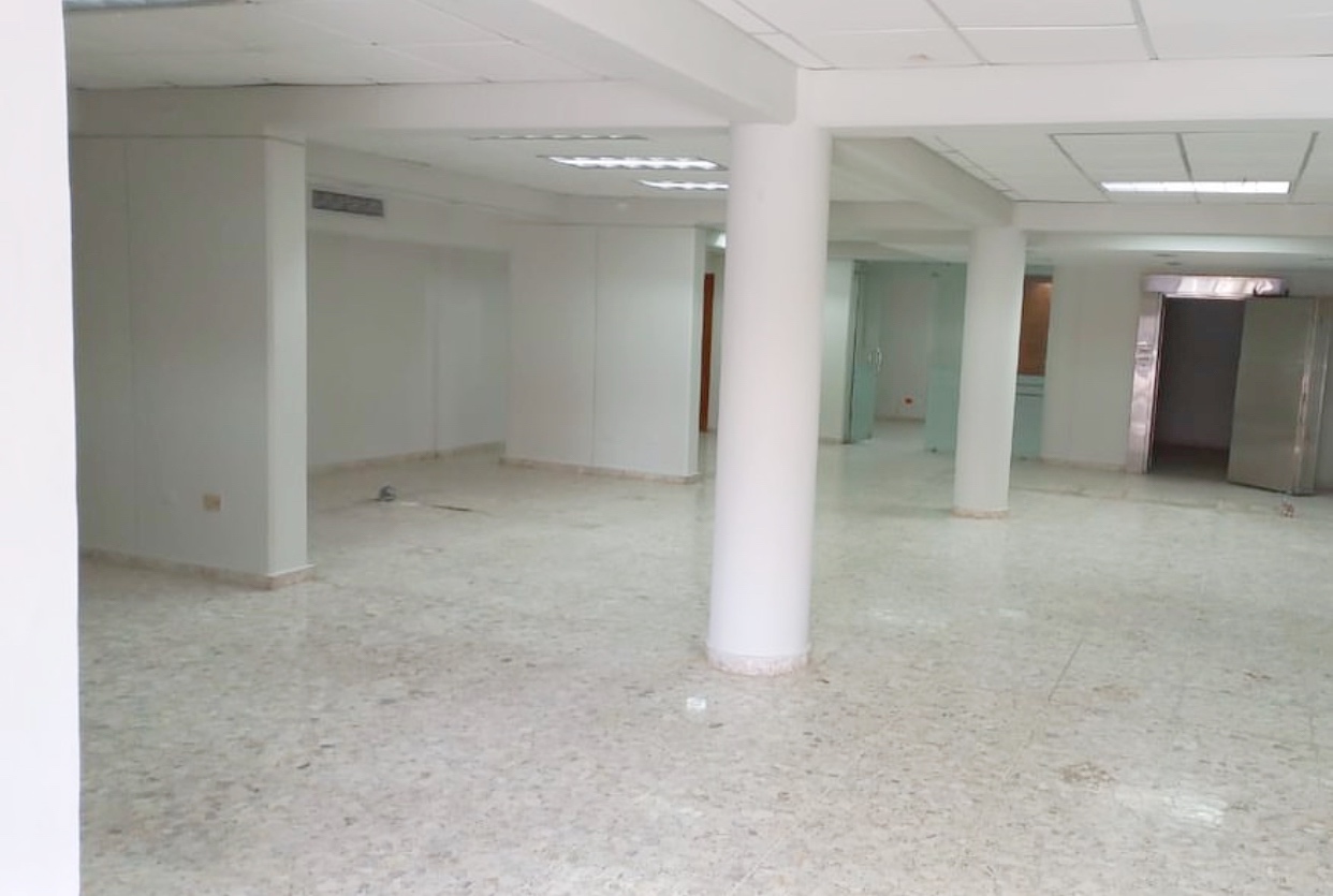 oficinas y locales comerciales - Local céntrico en Naco  3