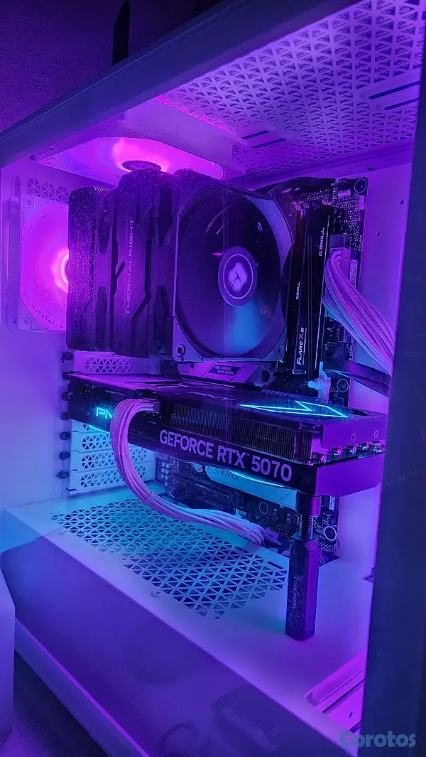 computadoras y laptops - Nvidia RTX 5070 PNY Epic-X RGB 12GB 3