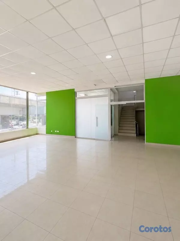 oficinas y locales comerciales - Plaza comercial en la Autopista Duarte  5