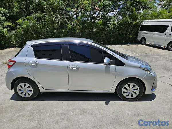 carros - Toyota vitz 2020 3