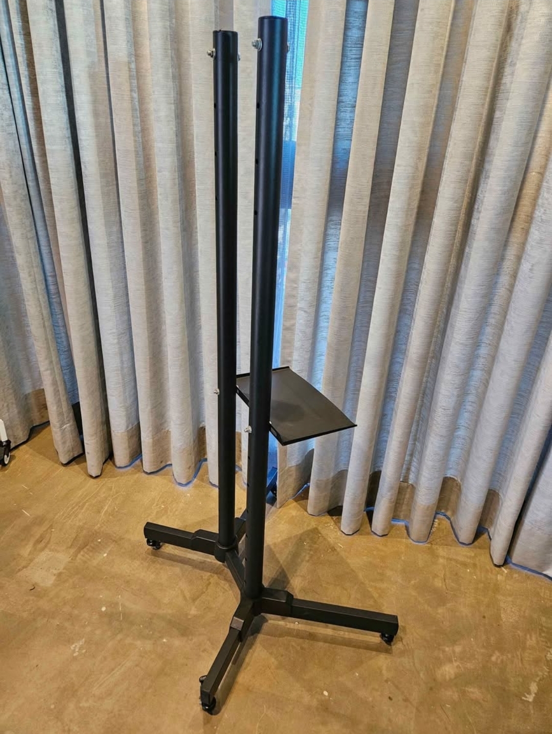accesorios para electronica - BASE DE TV CON RUEDAS 1