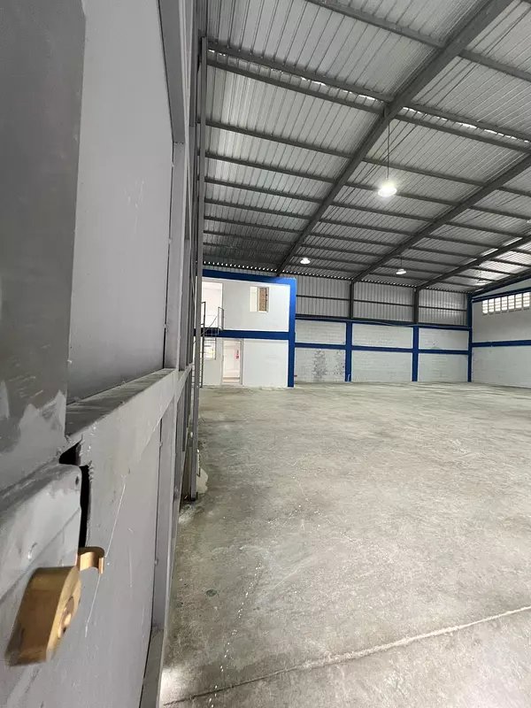 oficinas y locales comerciales - Alquilo Nave 480 metros en Villa Aura 1