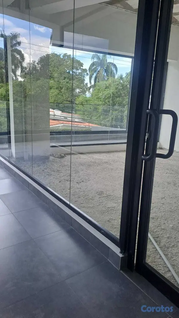 oficinas y locales comerciales - Alquilo Local  comercial  2do piso 27 mts arroyo h 7