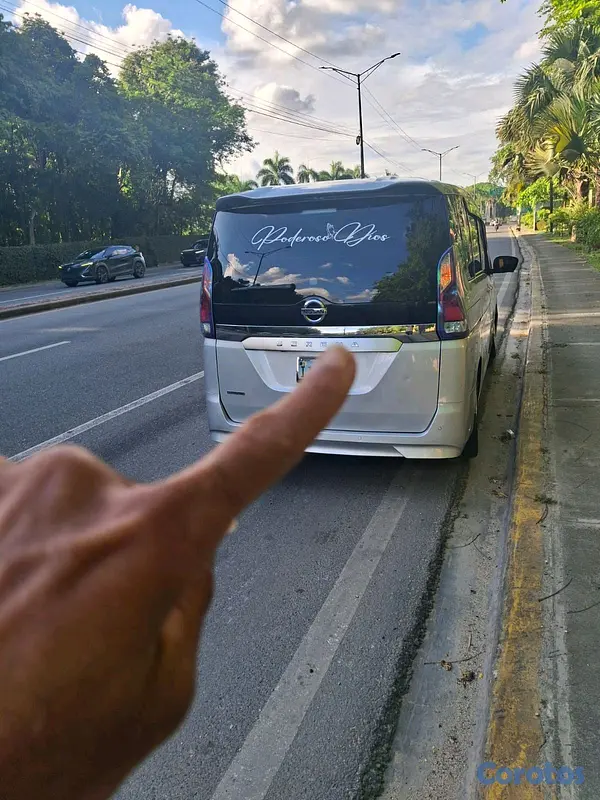 jeepetas y camionetas - Nissan serena 2019 4