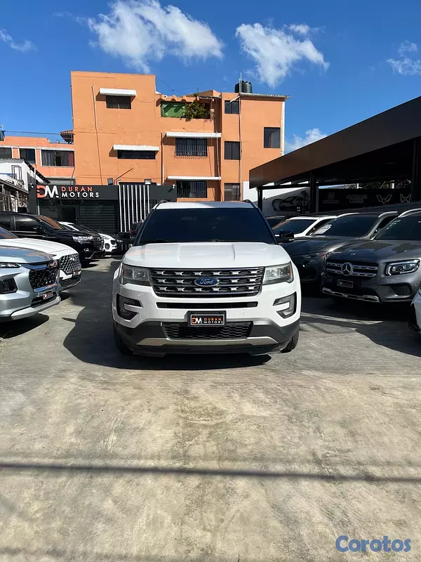 jeepetas y camionetas - Ford Explorer XLT 2016
 3