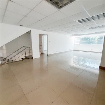 oficinas y locales comerciales - Local amplio en la Esperilla  8