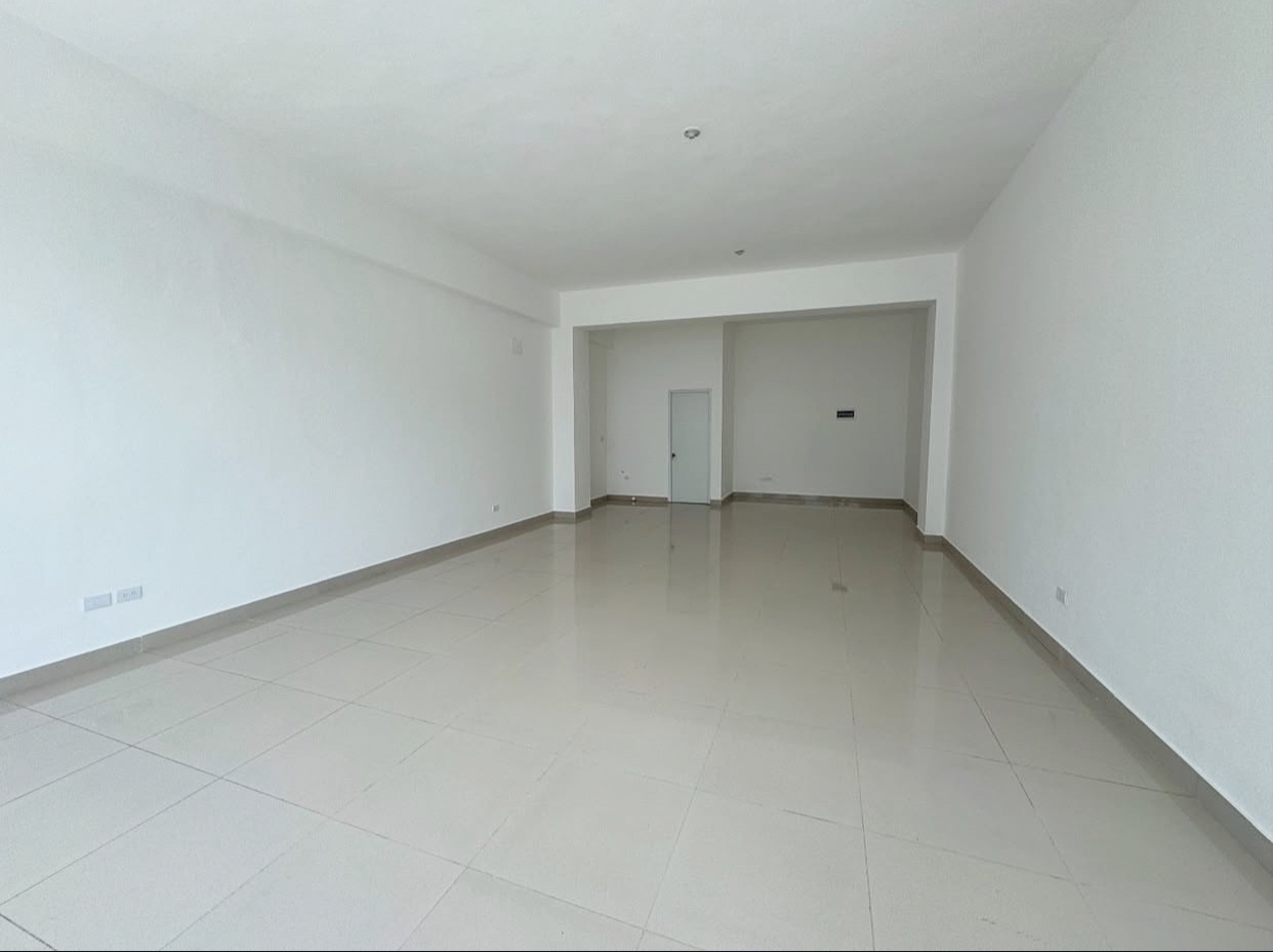 oficinas y locales comerciales - Alquiler local céntrico en urb fernandez 2