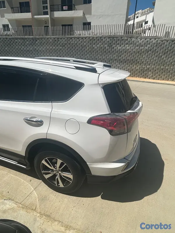 jeepetas y camionetas - Rav4 XLE 2018  9