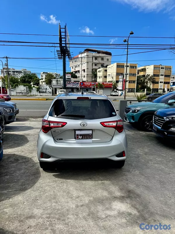 carros - Toyota Vitz 4WD 2018 8