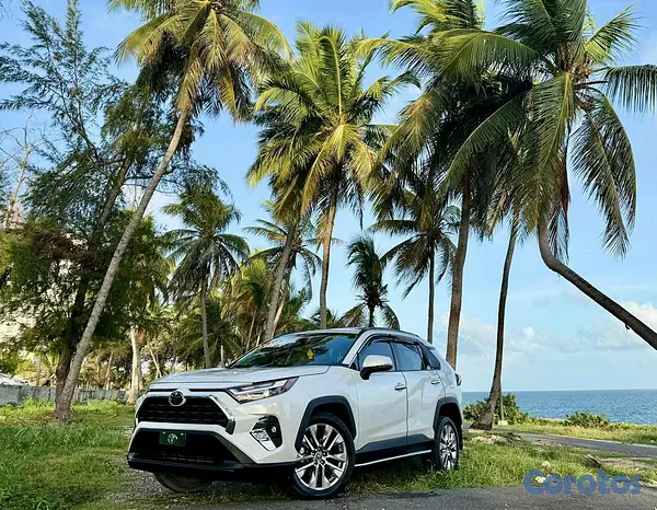 jeepetas y camionetas - Toyota rav4 2023 xle premium  5