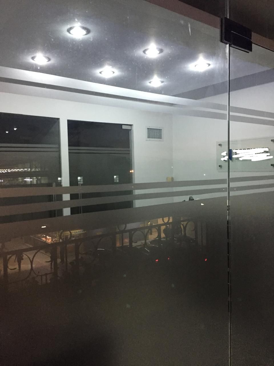 oficinas y locales comerciales - Alquilo oficina amueblada moderna  0