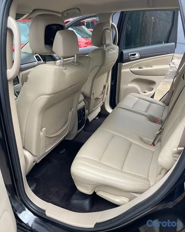 jeepetas y camionetas - JEEP GRAND CHEROKEE LAREDO 2016 8