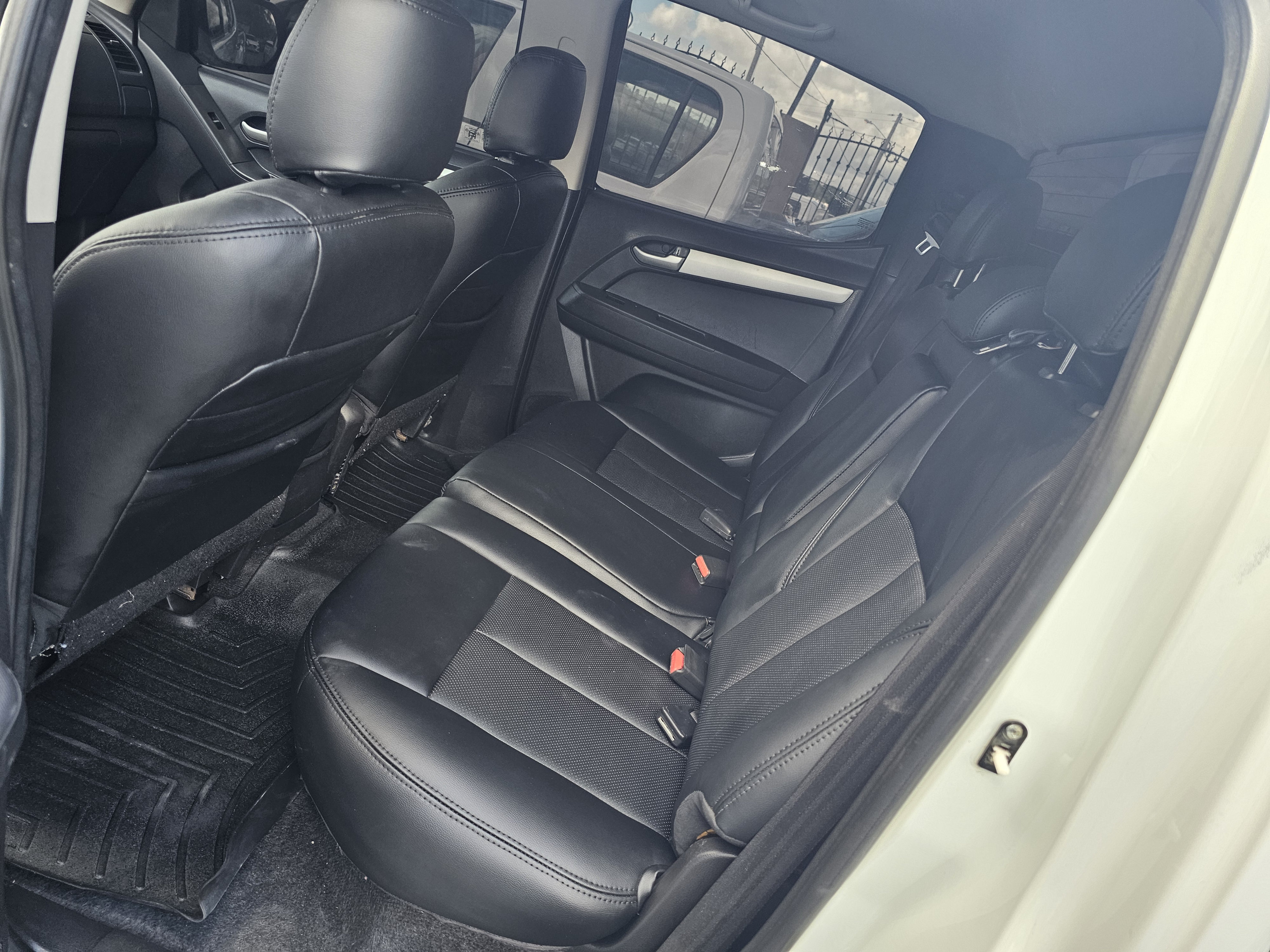 jeepetas y camionetas - Isuzu D-max 2017 full 9