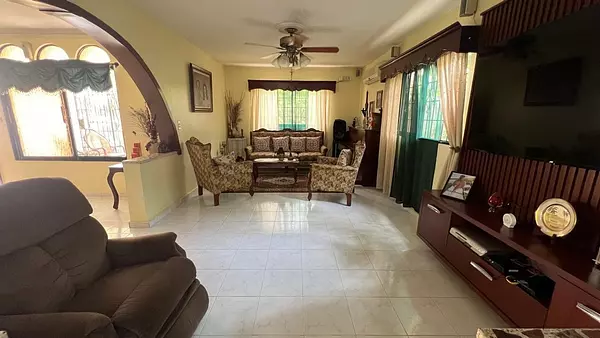 casas - Casa de dos niveles en venta, en Villa Aura Santo Domingo  6