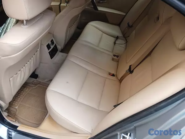 carros - BMW 525 año 2007 4
