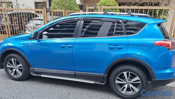 jeepetas y camionetas - TOYOTA RAV4 2017 XLE 9