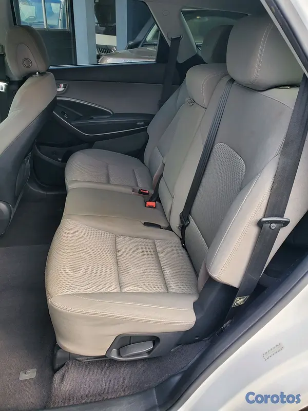 jeepetas y camionetas - Hyundai Santa Fe SE 2017 8