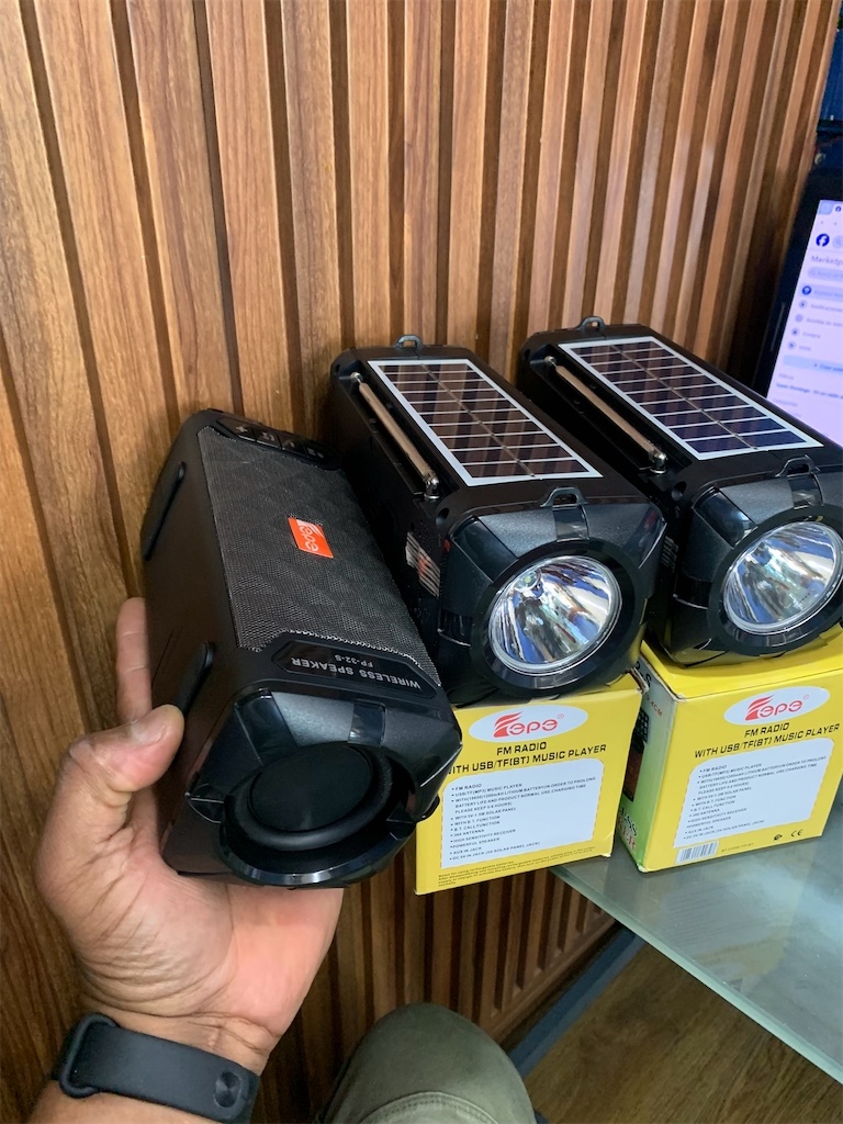 otros electronicos - Linterna 🔦 con radio 📻 recargable  8