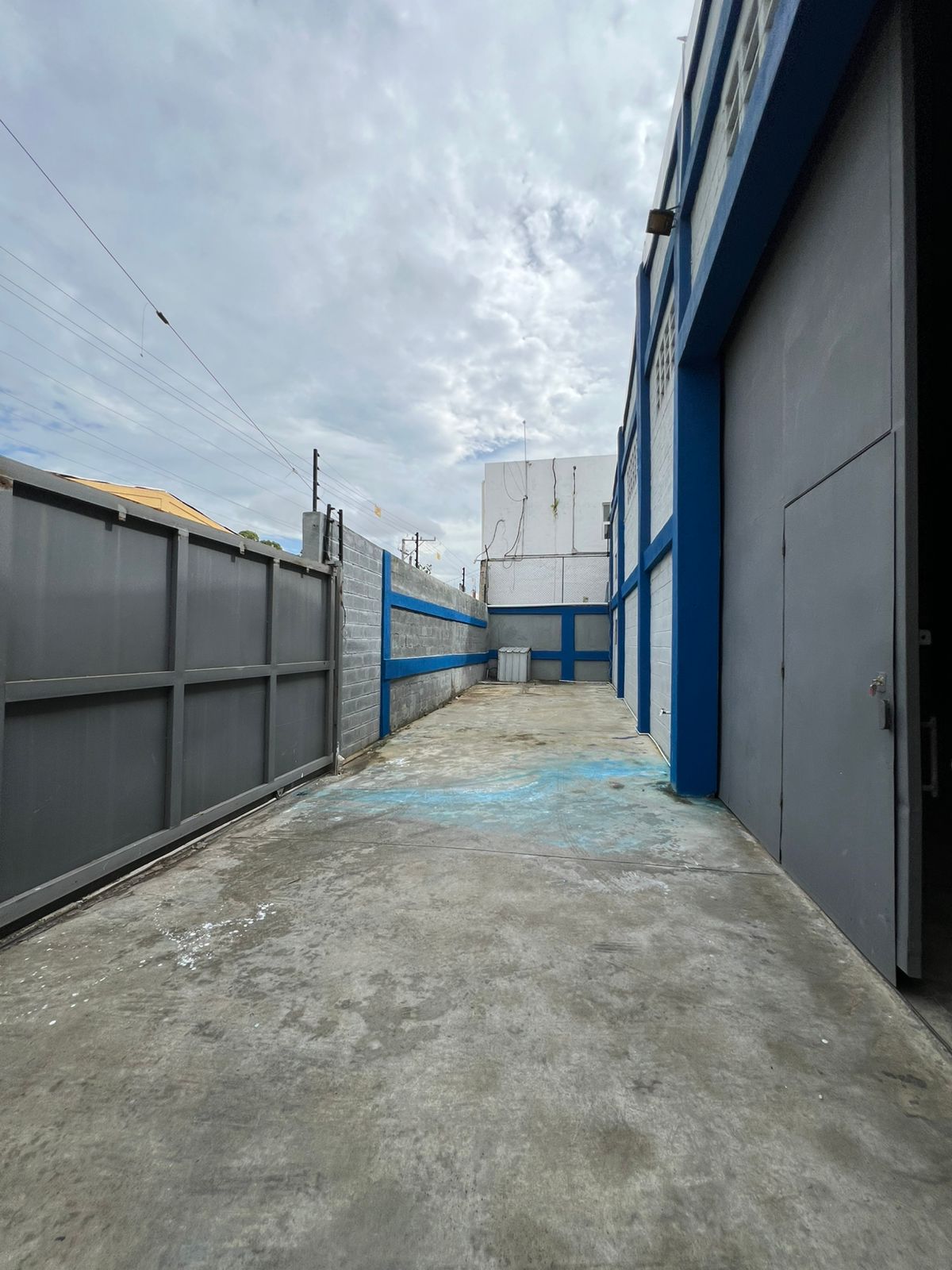 oficinas y locales comerciales - Alquilo Nave 480 metros en Villa Aura 2