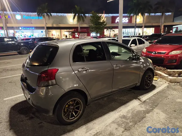 carros - Toyota Vitz 2010 3