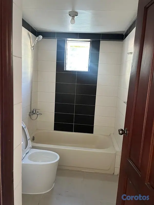 apartamentos - Apartamento en Alquiler en Bella Vista con terraza, 2do piso.
 5