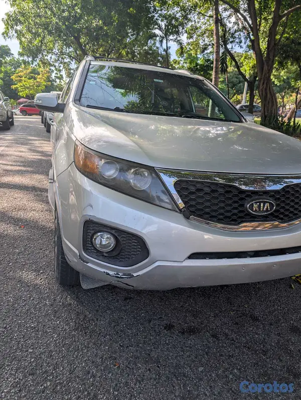jeepetas y camionetas - Venta de kia sorento 2012 4x4 3