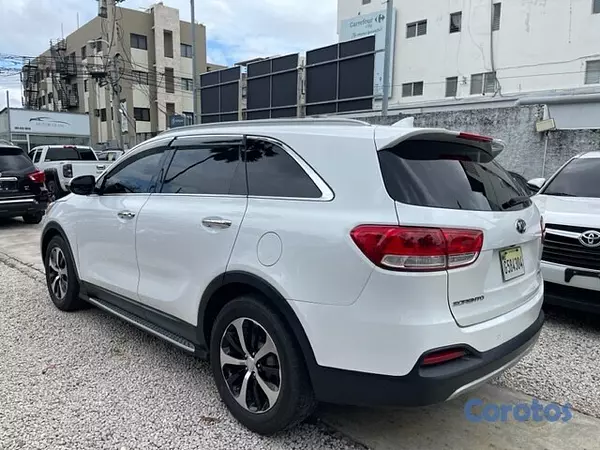 jeepetas y camionetas - Kia Sorento EX 2016 4