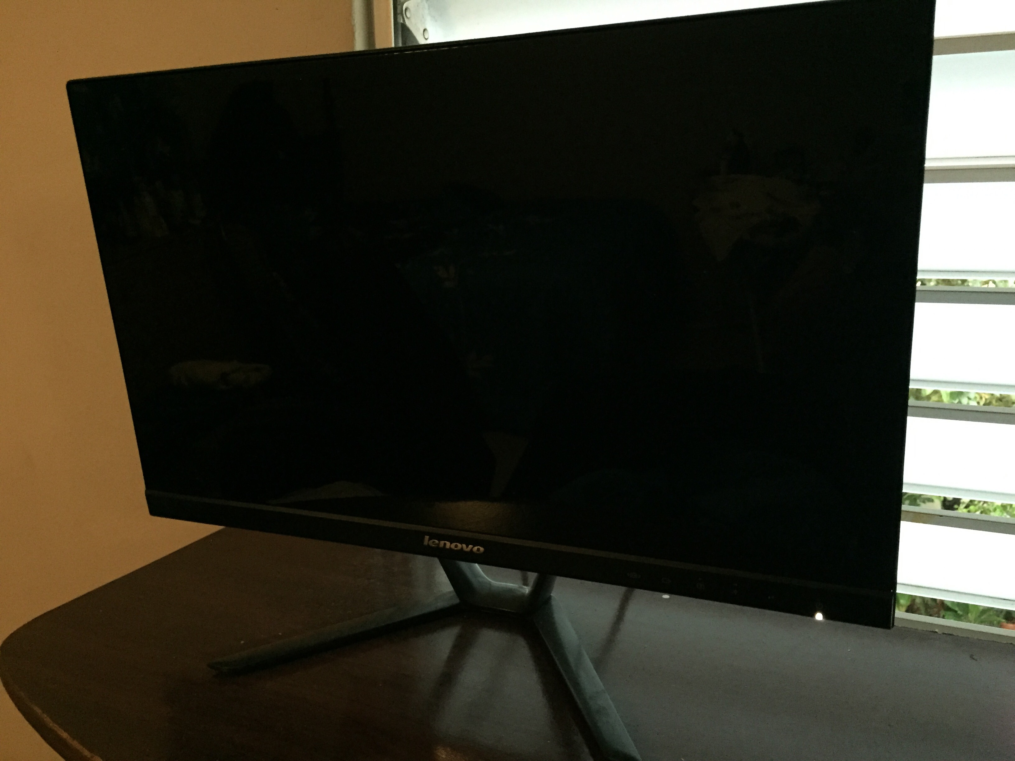 computadoras y laptops - Monitor Lenovo 23 pulgadas  3