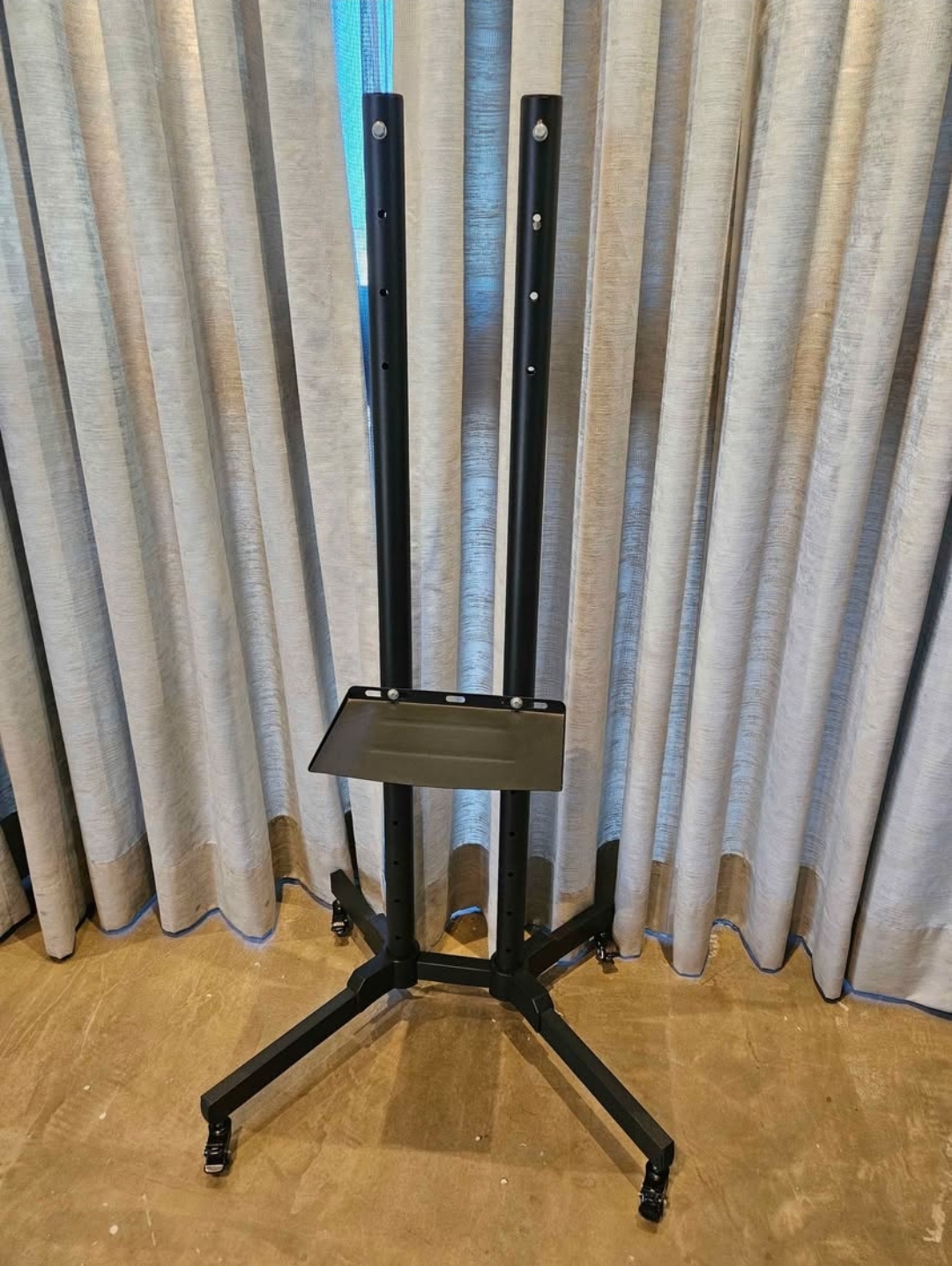 accesorios para electronica - BASE DE TV CON RUEDAS 0