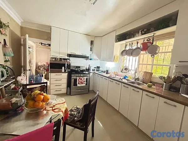 casas - vendo casa los Ríos de dos muebles 5 habitaciones 4 de ellas con baño 3 parqueos 10