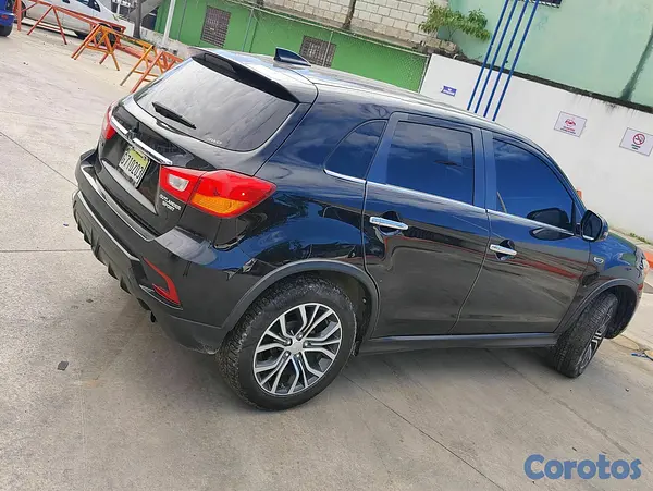 jeepetas y camionetas - Mitsubishi Outlander 2