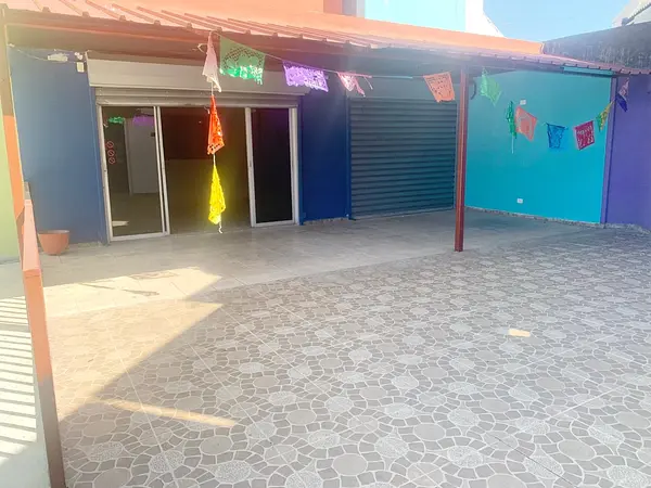oficinas y locales comerciales - Local céntrico de dos niveles  5