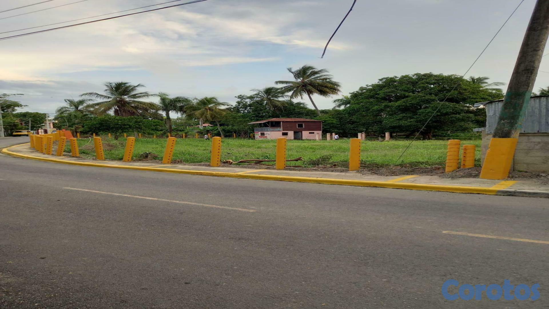 solares y terrenos - Vendo terreno en la Autopista Duarte 3