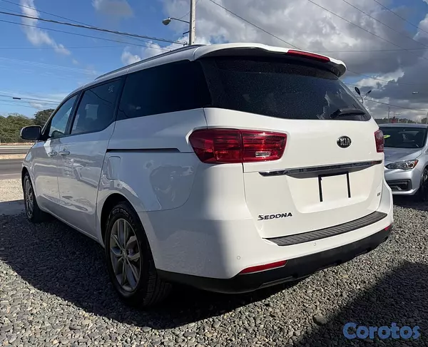 jeepetas y camionetas - Kia Sedona EX 2021
 4