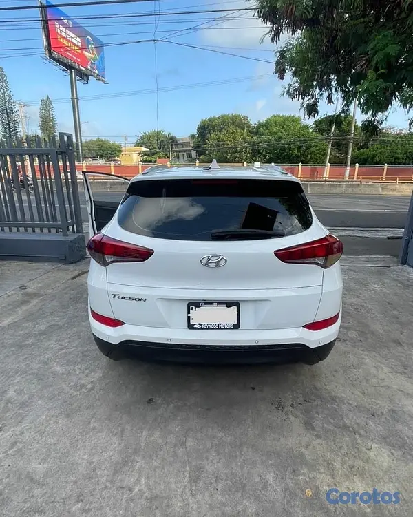 jeepetas y camionetas - HYUNDAI TUCSON 2018 4