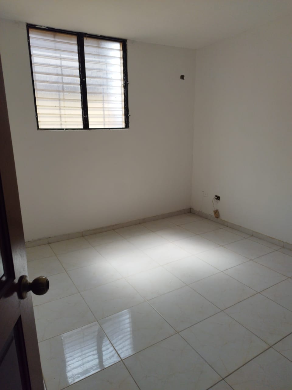 apartamentos - Se Alquila Apartamento en La Española  (primer nivel) de 140  mts.  4