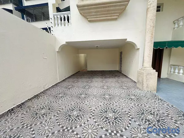casas - Exclusiva Residencia En Zona De Alta Demanda, Los  4