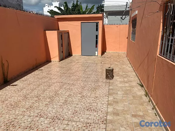 casas - Casa de un nivel amplia, con patio y preparada par 19