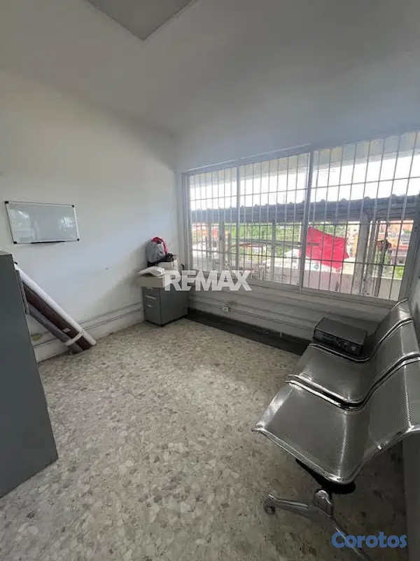 oficinas y locales comerciales - Local comercial de 700mt2 en alquiler en Altos de  16